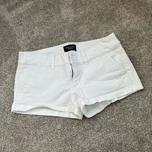 White American Eagle shorts